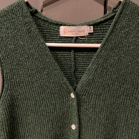 Green sweater vest - Picture 2 of 4
